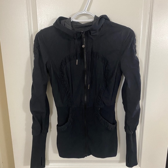 Lululemon women’s on the move sweater - Picture 2 of 3